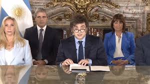 http://arbia.org.ar/imagenes/milei_cadena.jpg